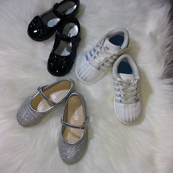 Little girl shoes size 7.5 - Picture 2 of 16